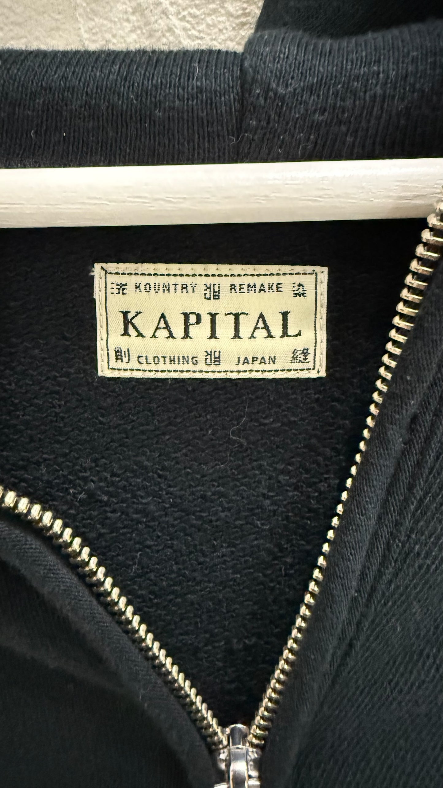 Kapital Peckish Rainbow Black