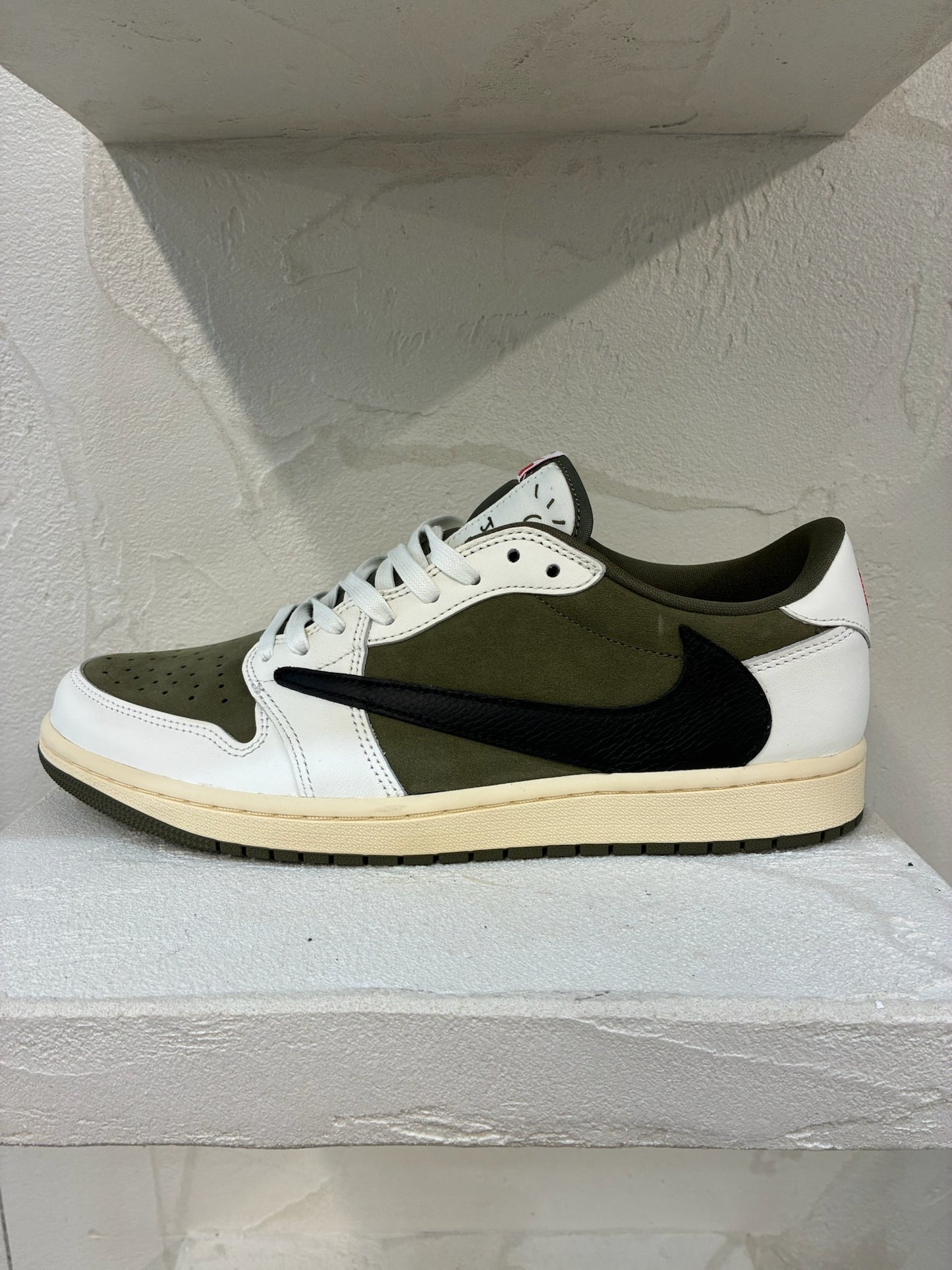 Travis Scott x Air Jordan 1 Olive