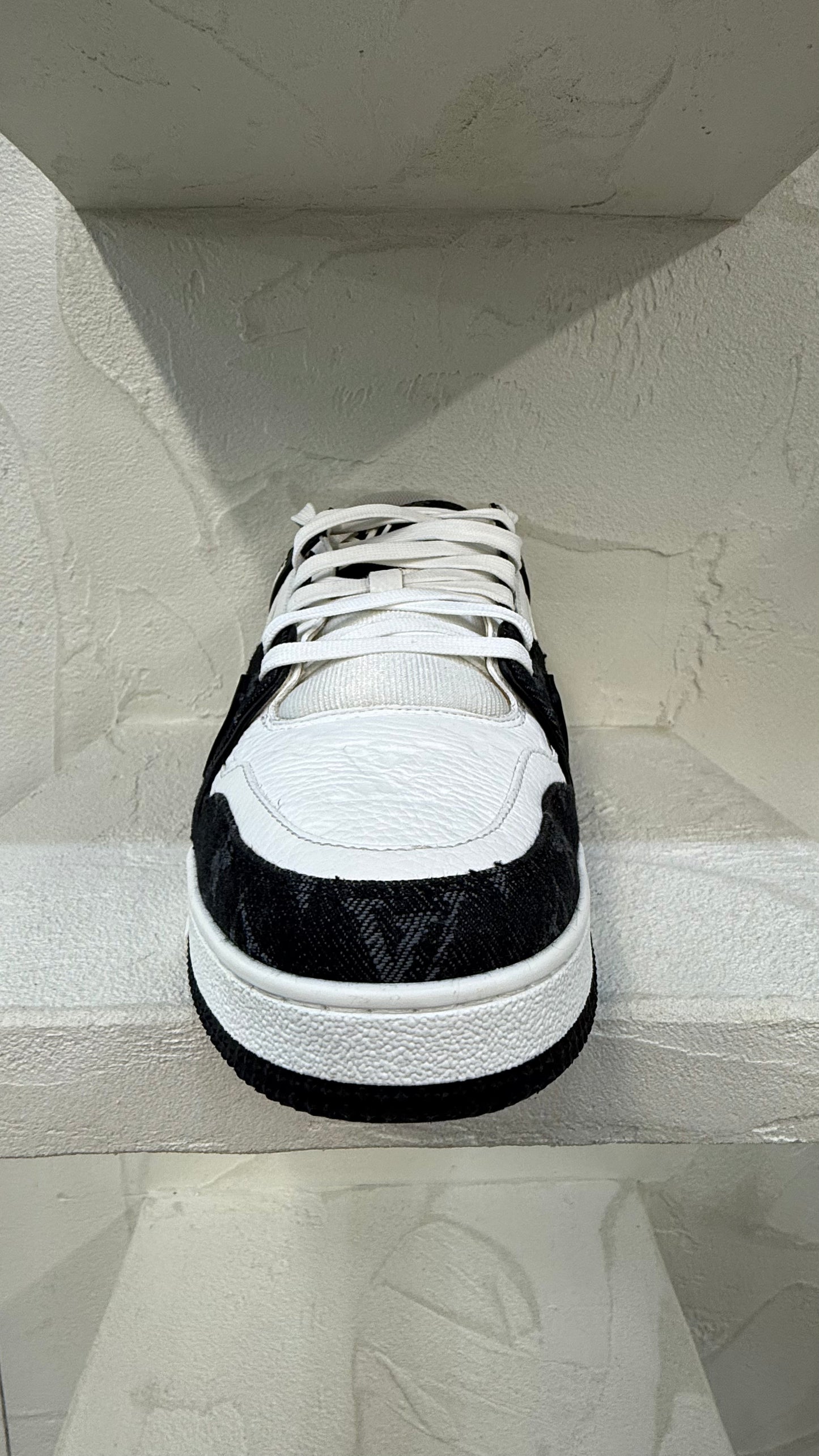 Louis Vuttion Black/White Trainer