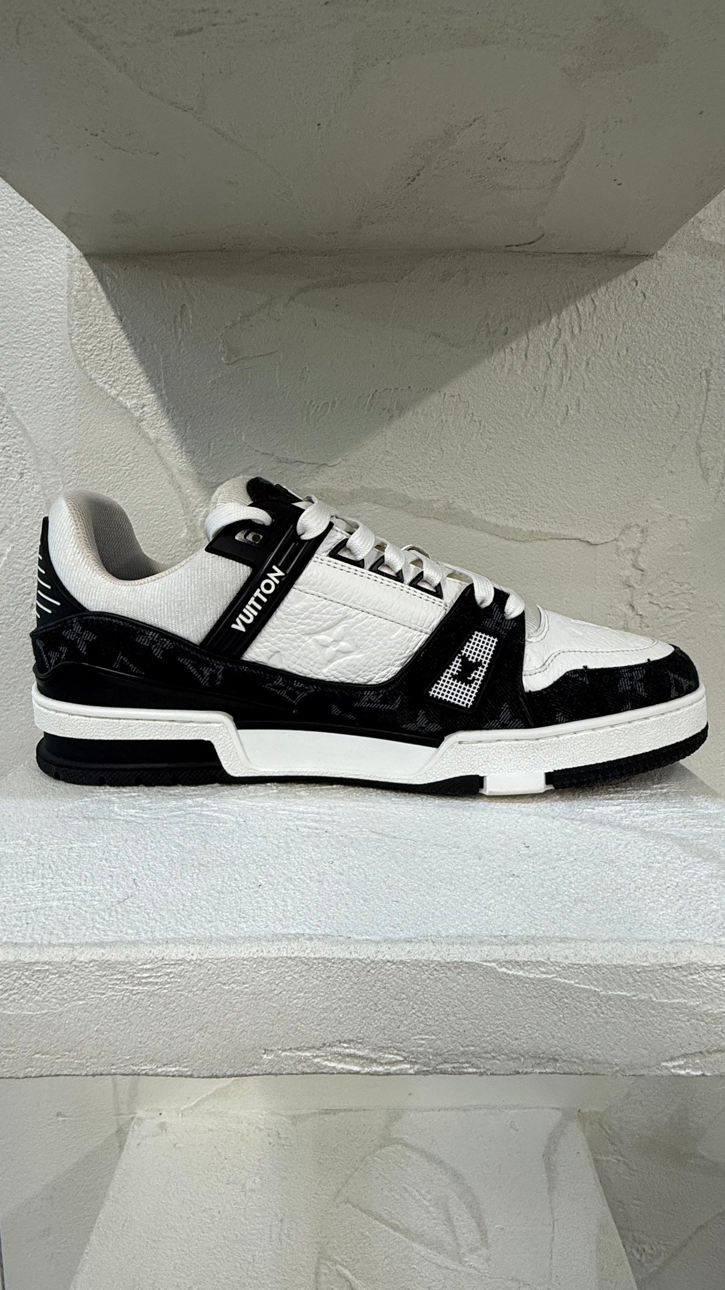 Louis Vuttion Black/White Trainer