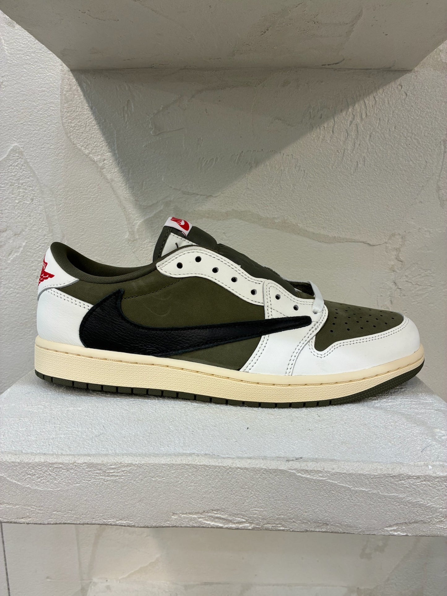 Travis Scott x Air Jordan 1 Olive